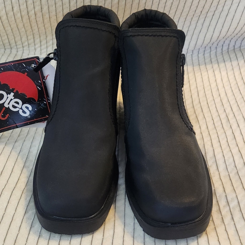 Tote ankle eater boots